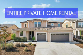 Modern 3000 sqft 5-Bedroom House w Gated Yard, Garage, Nice View, Max 20 Guests